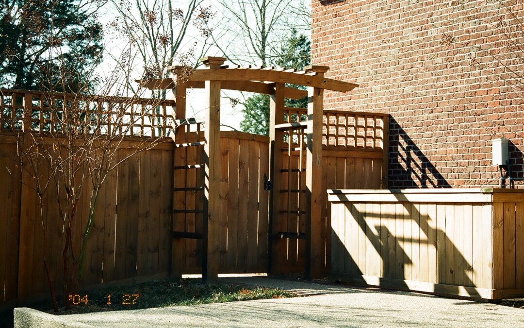 Signs It’s Time to Replace Your Fence: A Guide for Nashville Homeowners