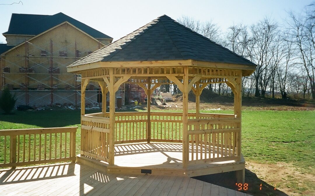 5 Reasons Why a Custom Deck is the Perfect Addition to Your Nashville Home